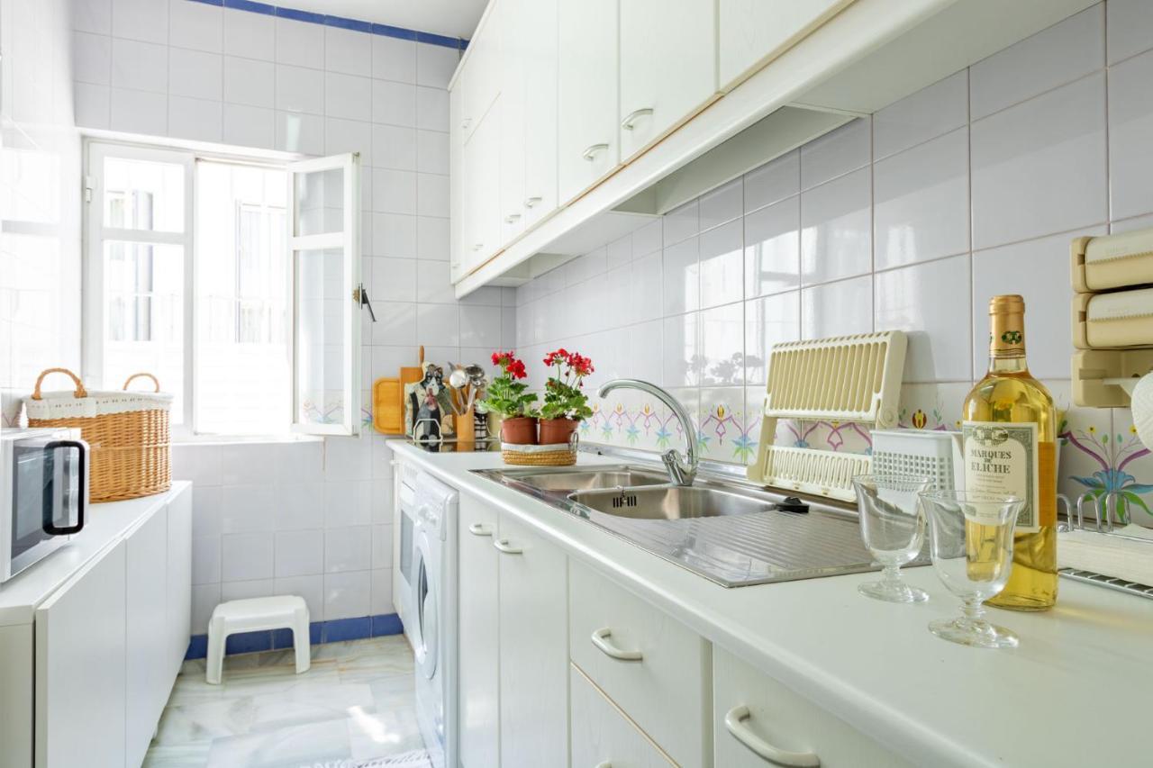 Holiday Apartment, 2 Pax, Historical Center Sevilla Bagian luar foto