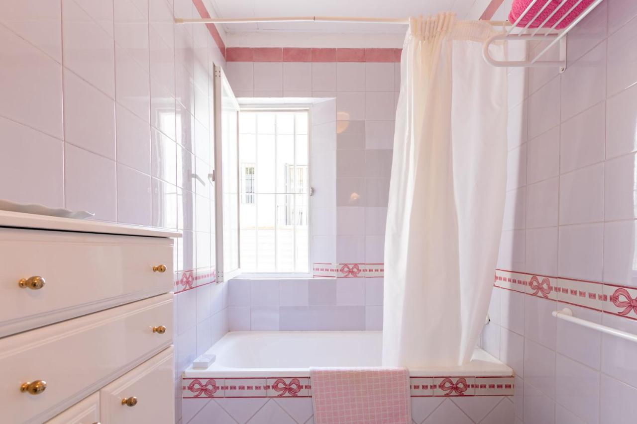 Holiday Apartment, 2 Pax, Historical Center Sevilla Bagian luar foto